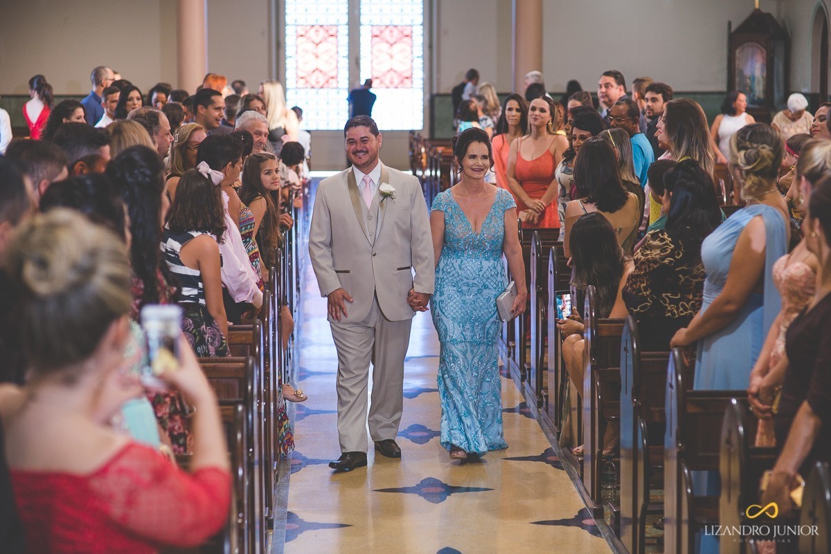casamento, camila e bruno, patos de minas, casamento em patos, lizandro junior, lizandro júnior, neo old car, igreja dos capuchinhos 