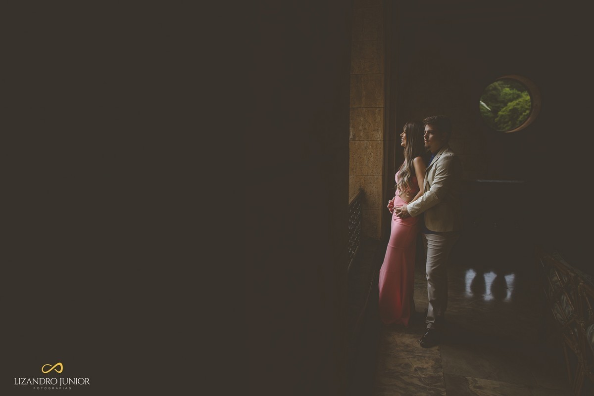 ENSAIO NAMORANDO EM ARAXÁ, ENSAIO ROMÂNTICO, ENSAIO COM FUSCA, VOLKSWAGEN FUSCA, FUSCA VERMELHO, ENSAIO PATOS DE MINAS, LIZANDRO JUNIOR, FOTOGRAFO DE CASAMENTO