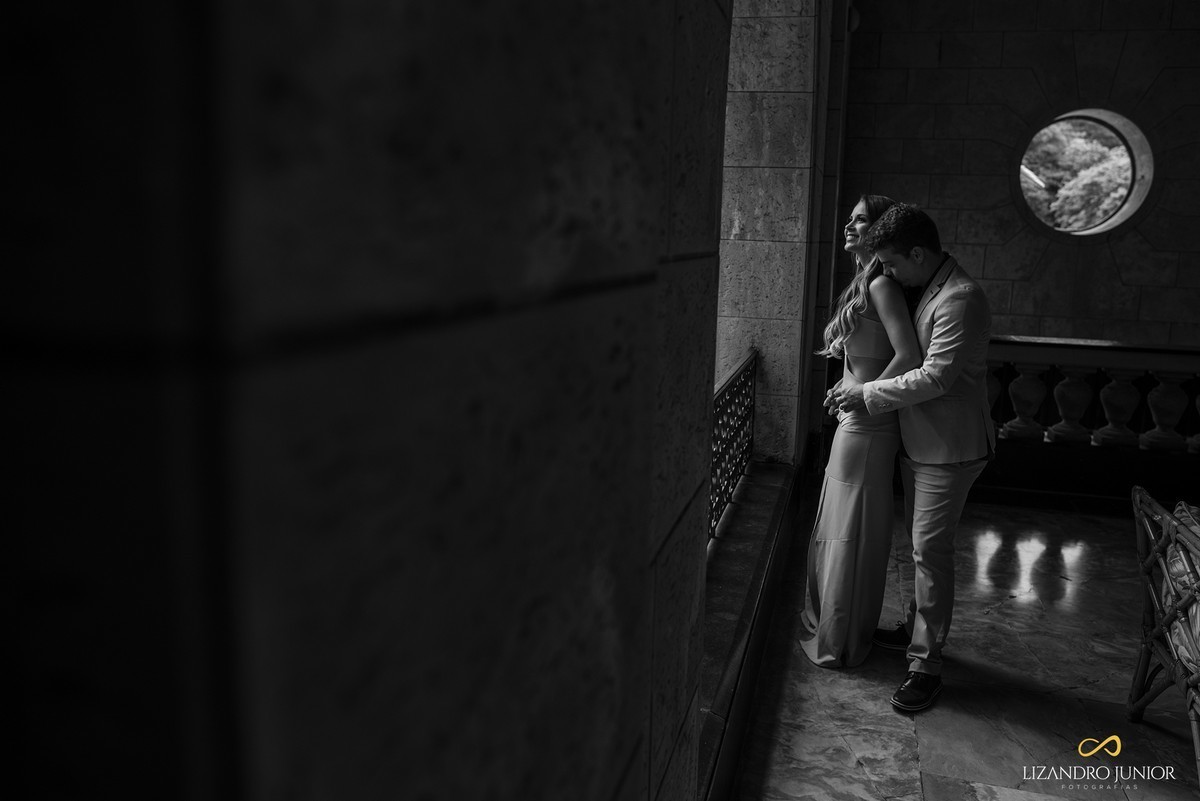 ENSAIO NAMORANDO EM ARAXÁ, ENSAIO ROMÂNTICO, ENSAIO COM FUSCA, VOLKSWAGEN FUSCA, FUSCA VERMELHO, ENSAIO PATOS DE MINAS, LIZANDRO JUNIOR, FOTOGRAFO DE CASAMENTO