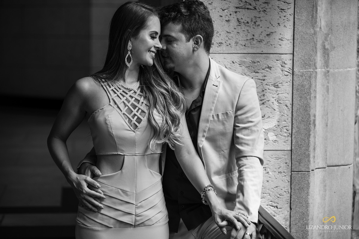 ENSAIO NAMORANDO EM ARAXÁ, ENSAIO ROMÂNTICO, ENSAIO COM FUSCA, VOLKSWAGEN FUSCA, FUSCA VERMELHO, ENSAIO PATOS DE MINAS, LIZANDRO JUNIOR, FOTOGRAFO DE CASAMENTO