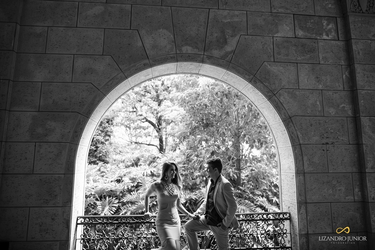 ENSAIO NAMORANDO EM ARAXÁ, ENSAIO ROMÂNTICO, ENSAIO COM FUSCA, VOLKSWAGEN FUSCA, FUSCA VERMELHO, ENSAIO PATOS DE MINAS, LIZANDRO JUNIOR, FOTOGRAFO DE CASAMENTO
