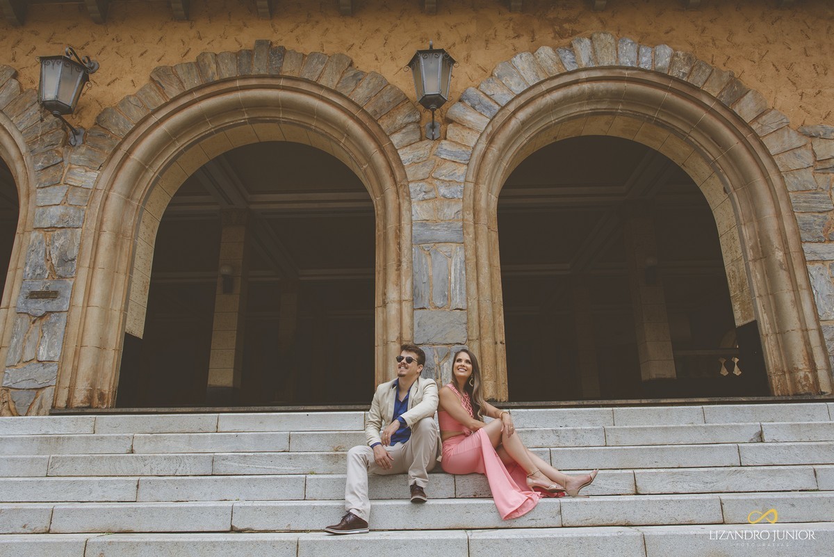 ENSAIO NAMORANDO EM ARAXÁ, ENSAIO ROMÂNTICO, ENSAIO COM FUSCA, VOLKSWAGEN FUSCA, FUSCA VERMELHO, ENSAIO PATOS DE MINAS, LIZANDRO JUNIOR, FOTOGRAFO DE CASAMENTO