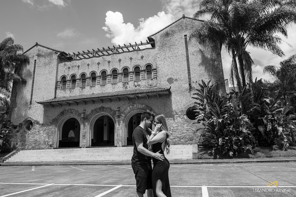 ENSAIO NAMORANDO EM ARAXÁ, ENSAIO ROMÂNTICO, ENSAIO COM FUSCA, VOLKSWAGEN FUSCA, FUSCA VERMELHO, ENSAIO PATOS DE MINAS, LIZANDRO JUNIOR, FOTOGRAFO DE CASAMENTO