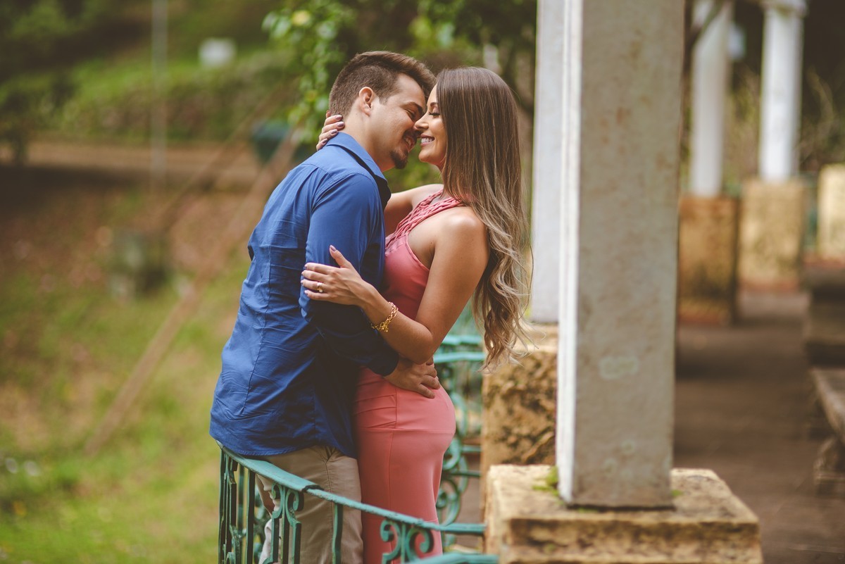 ENSAIO NAMORANDO EM ARAXÁ, ENSAIO ROMÂNTICO, ENSAIO COM FUSCA, VOLKSWAGEN FUSCA, FUSCA VERMELHO, ENSAIO PATOS DE MINAS, LIZANDRO JUNIOR, FOTOGRAFO DE CASAMENTO