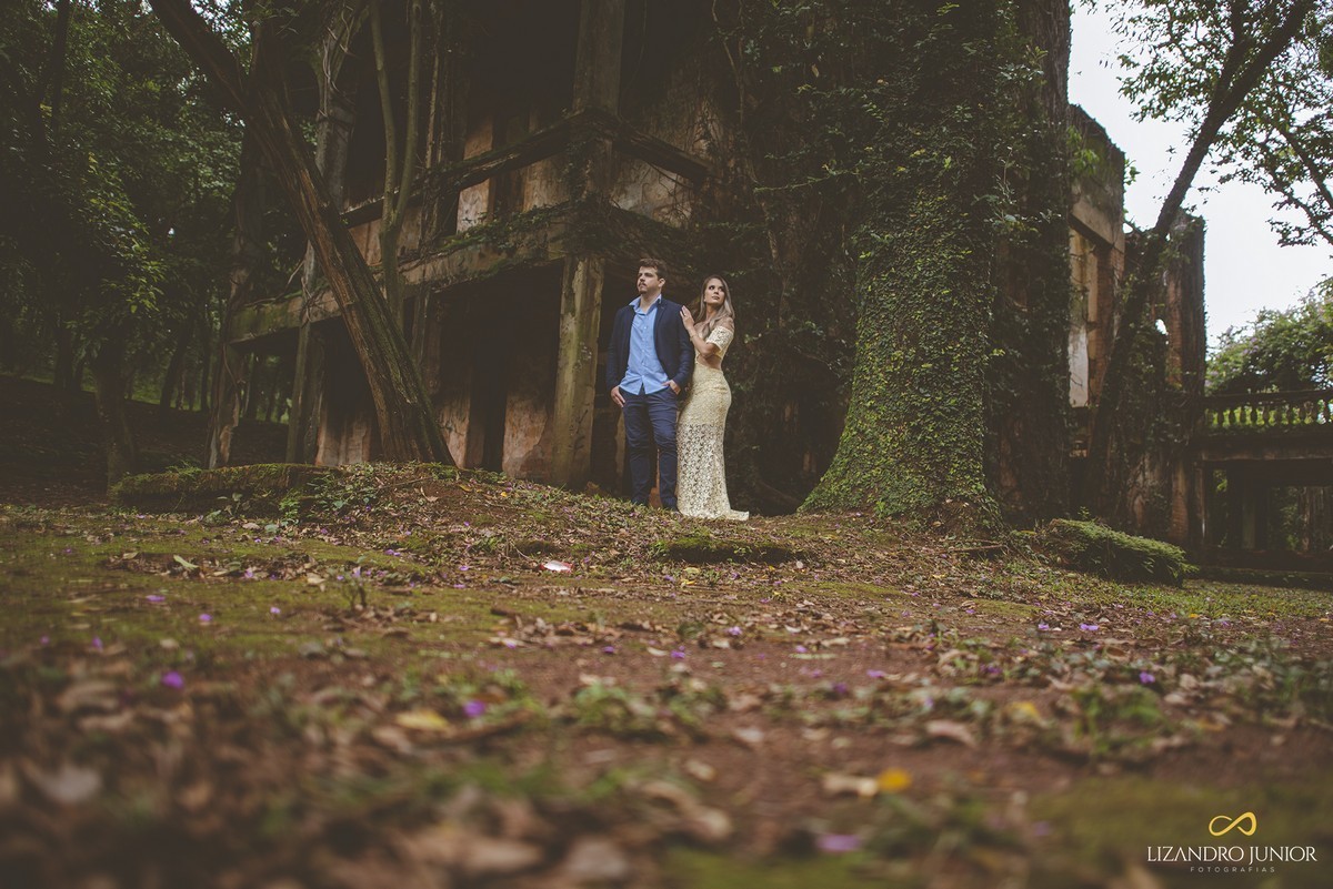 ENSAIO NAMORANDO EM ARAXÁ, ENSAIO ROMÂNTICO, ENSAIO COM FUSCA, VOLKSWAGEN FUSCA, FUSCA VERMELHO, ENSAIO PATOS DE MINAS, LIZANDRO JUNIOR, FOTOGRAFO DE CASAMENTO