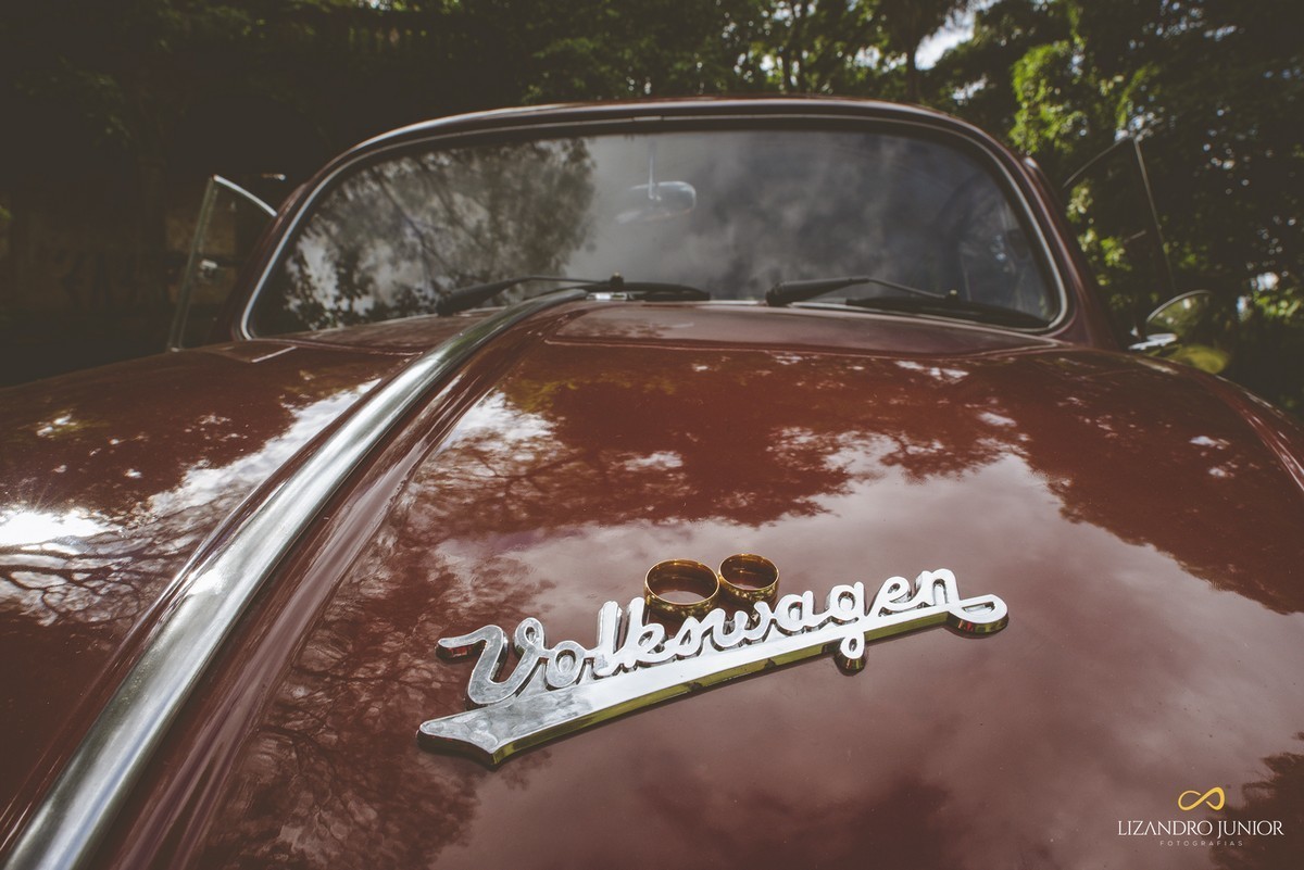 ENSAIO NAMORANDO EM ARAXÁ, ENSAIO ROMÂNTICO, ENSAIO COM FUSCA, VOLKSWAGEN FUSCA, FUSCA VERMELHO, ENSAIO PATOS DE MINAS, LIZANDRO JUNIOR, FOTOGRAFO DE CASAMENTO