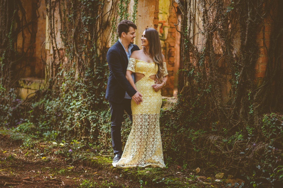 ENSAIO NAMORANDO EM ARAXÁ, ENSAIO ROMÂNTICO, ENSAIO COM FUSCA, VOLKSWAGEN FUSCA, FUSCA VERMELHO, ENSAIO PATOS DE MINAS, LIZANDRO JUNIOR, FOTOGRAFO DE CASAMENTO
