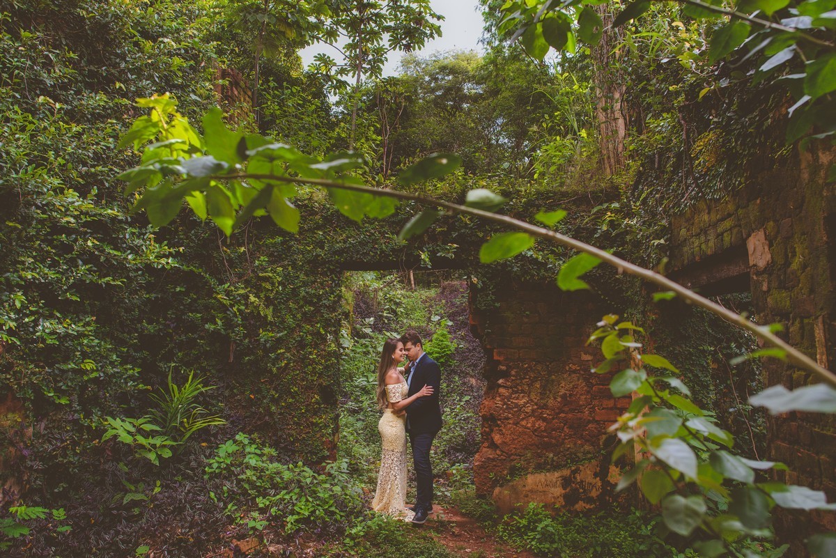 ENSAIO NAMORANDO EM ARAXÁ, ENSAIO ROMÂNTICO, ENSAIO COM FUSCA, VOLKSWAGEN FUSCA, FUSCA VERMELHO, ENSAIO PATOS DE MINAS, LIZANDRO JUNIOR, FOTOGRAFO DE CASAMENTO