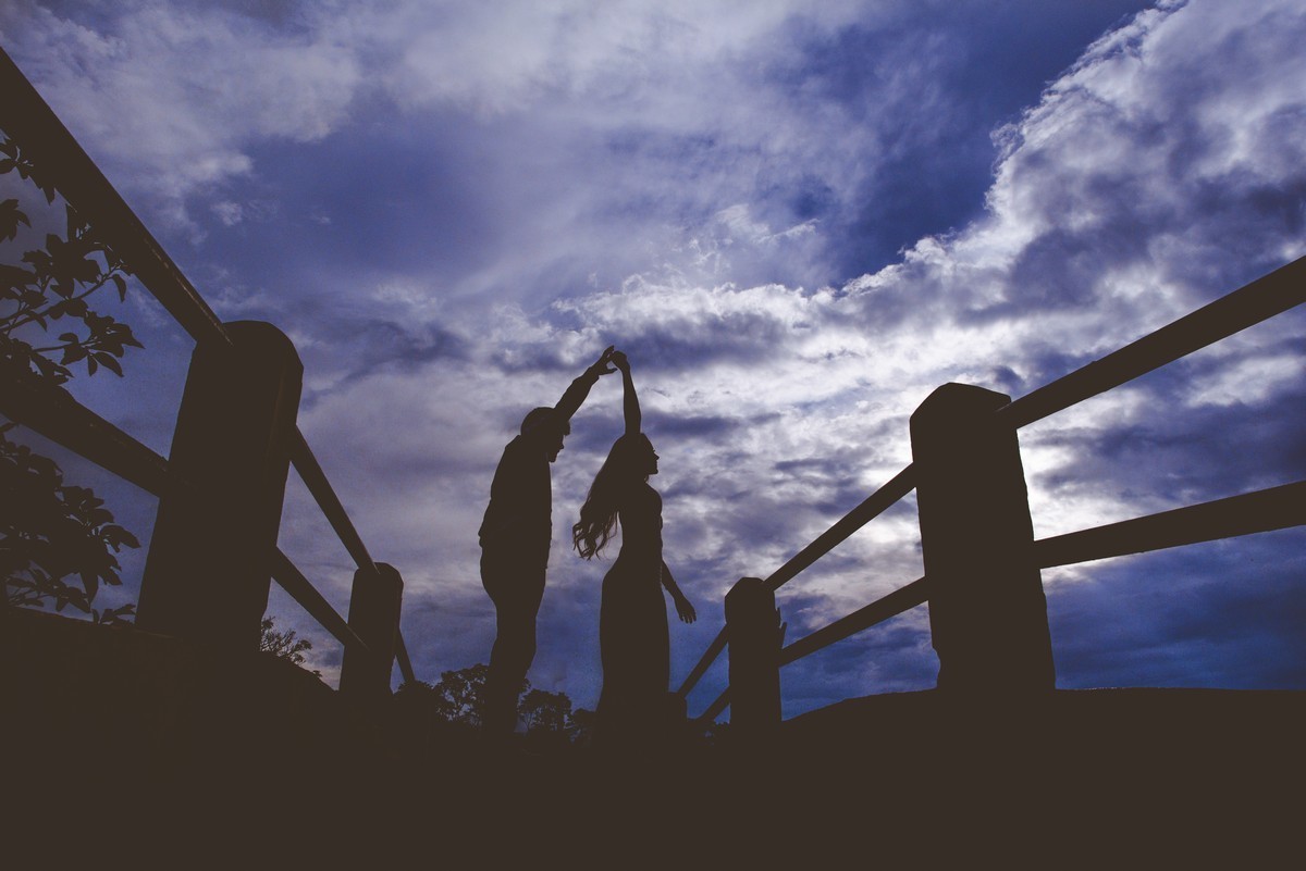 ENSAIO NAMORANDO EM ARAXÁ, ENSAIO ROMÂNTICO, ENSAIO COM FUSCA, VOLKSWAGEN FUSCA, FUSCA VERMELHO, ENSAIO PATOS DE MINAS, LIZANDRO JUNIOR, FOTOGRAFO DE CASAMENTO