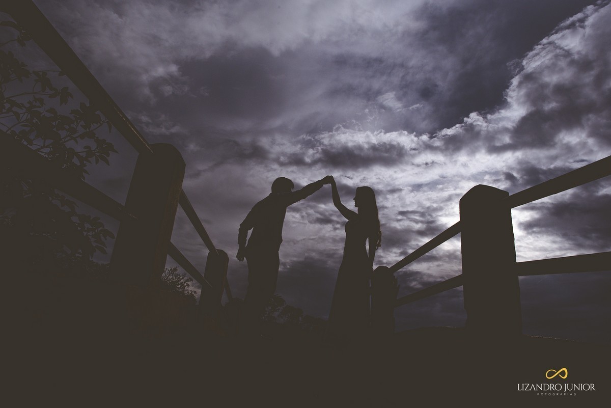 ENSAIO NAMORANDO EM ARAXÁ, ENSAIO ROMÂNTICO, ENSAIO COM FUSCA, VOLKSWAGEN FUSCA, FUSCA VERMELHO, ENSAIO PATOS DE MINAS, LIZANDRO JUNIOR, FOTOGRAFO DE CASAMENTO