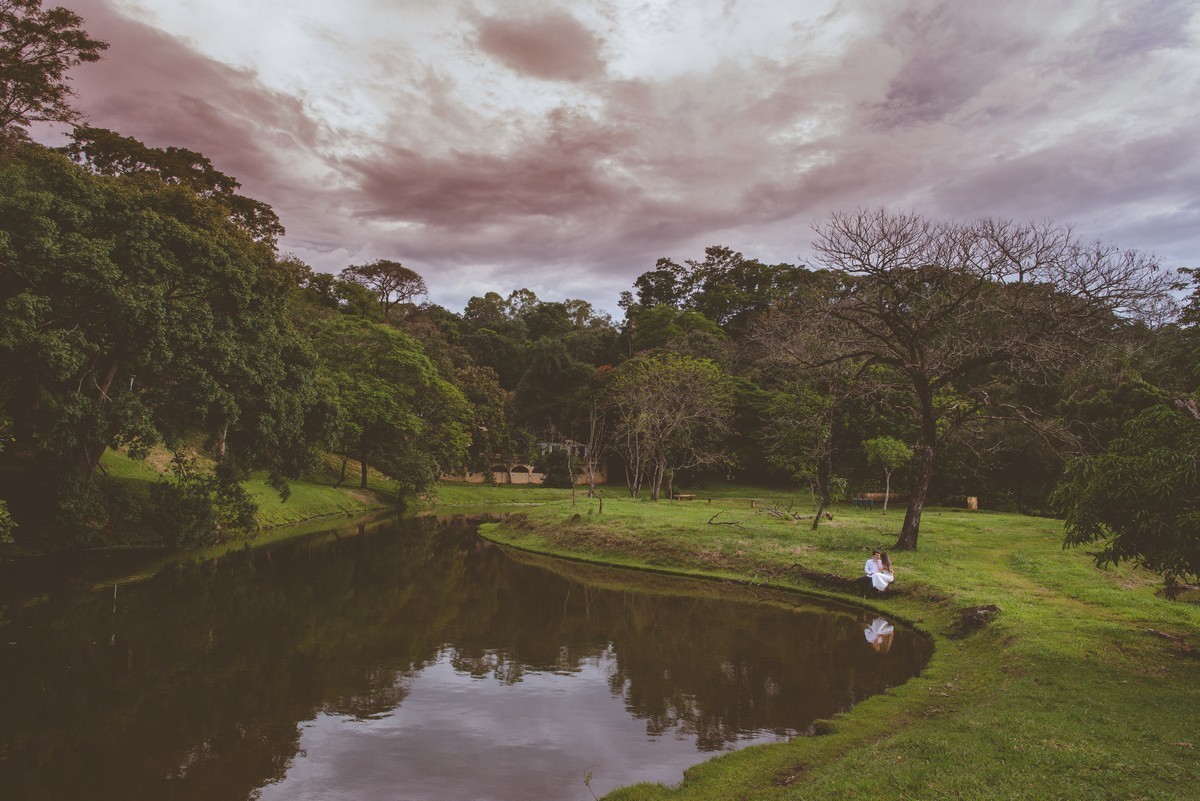 ENSAIO NAMORANDO EM ARAXÁ, ENSAIO ROMÂNTICO, ENSAIO COM FUSCA, VOLKSWAGEN FUSCA, FUSCA VERMELHO, ENSAIO PATOS DE MINAS, LIZANDRO JUNIOR, FOTOGRAFO DE CASAMENTO