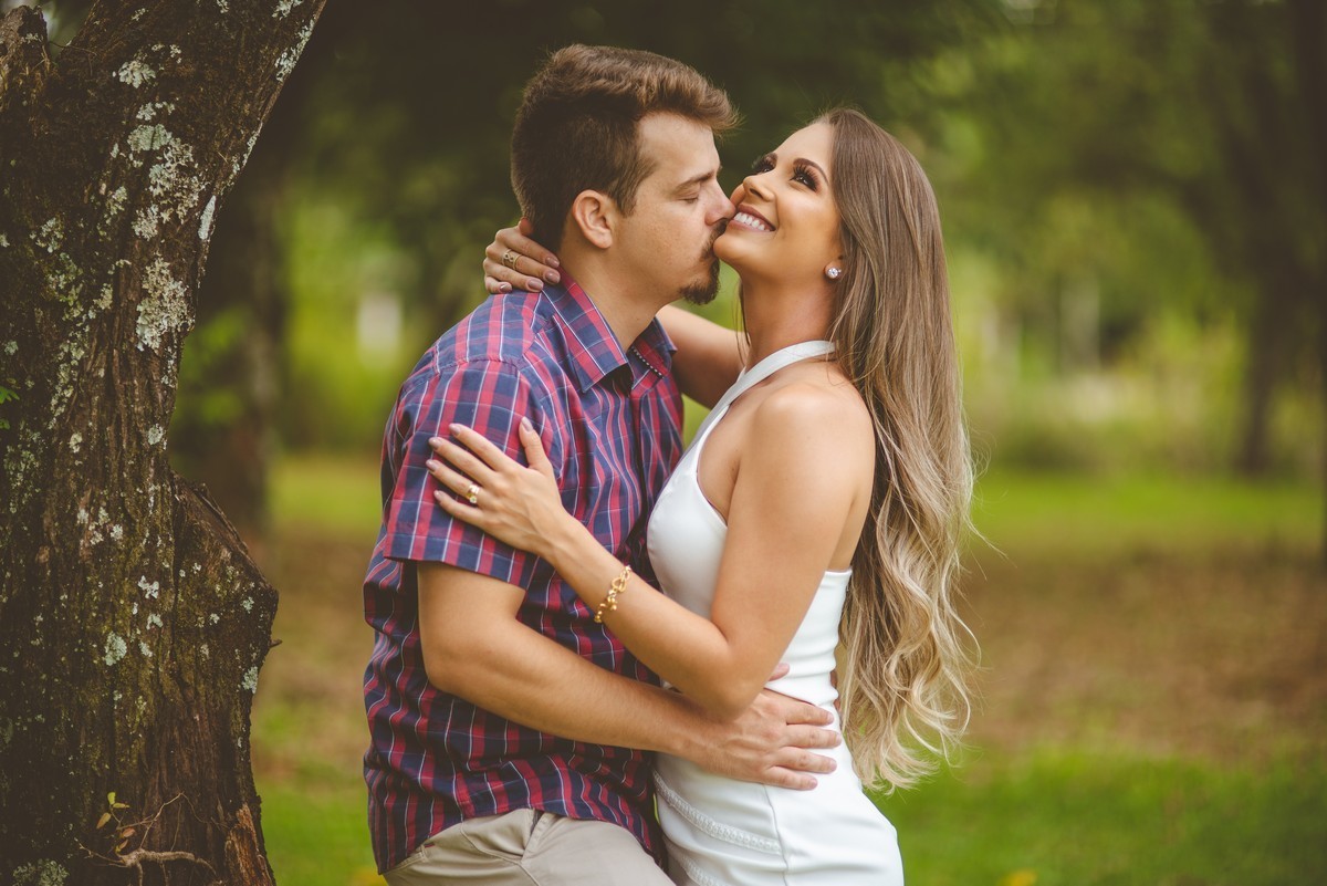 ENSAIO NAMORANDO EM ARAXÁ, ENSAIO ROMÂNTICO, ENSAIO COM FUSCA, VOLKSWAGEN FUSCA, FUSCA VERMELHO, ENSAIO PATOS DE MINAS, LIZANDRO JUNIOR, FOTOGRAFO DE CASAMENTO