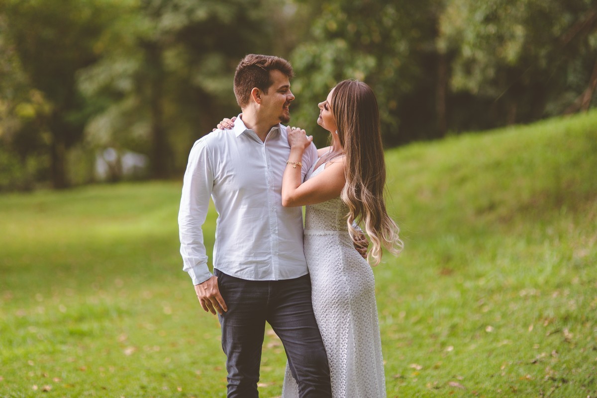 ENSAIO NAMORANDO EM ARAXÁ, ENSAIO ROMÂNTICO, ENSAIO COM FUSCA, VOLKSWAGEN FUSCA, FUSCA VERMELHO, ENSAIO PATOS DE MINAS, LIZANDRO JUNIOR, FOTOGRAFO DE CASAMENTO