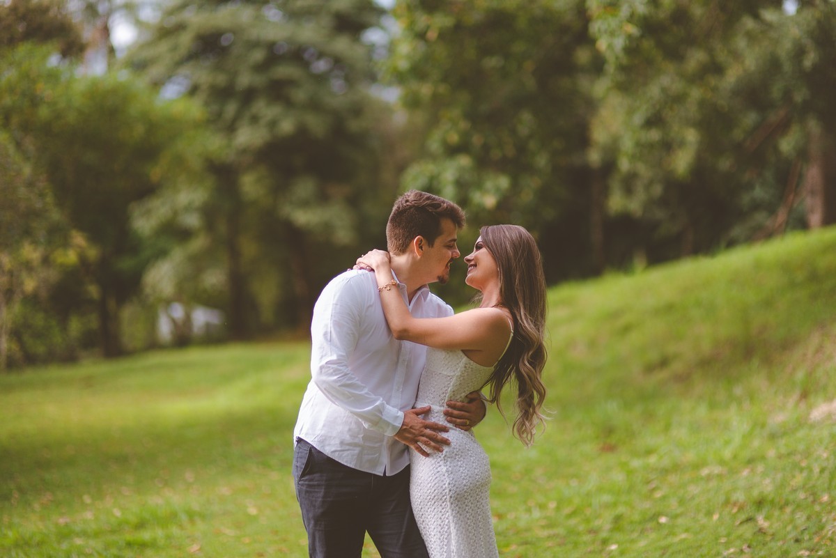 ENSAIO NAMORANDO EM ARAXÁ, ENSAIO ROMÂNTICO, ENSAIO COM FUSCA, VOLKSWAGEN FUSCA, FUSCA VERMELHO, ENSAIO PATOS DE MINAS, LIZANDRO JUNIOR, FOTOGRAFO DE CASAMENTO