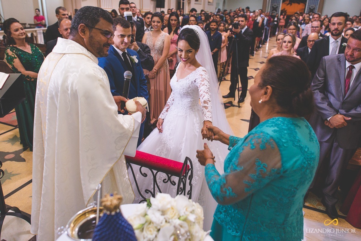 RHAYENNE E MATHEUS, NOIVA, MCDONALDS, SALVATORE CABELEIREIROS, CAPUCHINHOS, LIZANDRO JUNIOR, PATOS DE MINAS, NOIVA PATOS, CASAMENTO, ENLACE MAISON