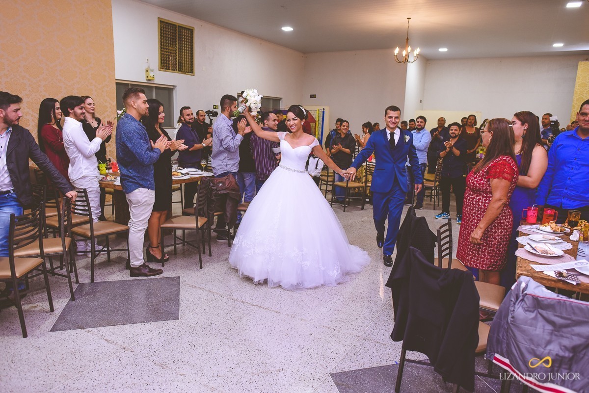 RHAYENNE E MATHEUS, NOIVA, MCDONALDS, SALVATORE CABELEIREIROS, CAPUCHINHOS, LIZANDRO JUNIOR, PATOS DE MINAS, NOIVA PATOS, CASAMENTO, ENLACE MAISON