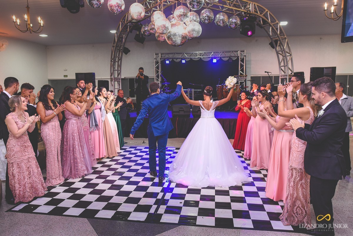 RHAYENNE E MATHEUS, NOIVA, MCDONALDS, SALVATORE CABELEIREIROS, CAPUCHINHOS, LIZANDRO JUNIOR, PATOS DE MINAS, NOIVA PATOS, CASAMENTO, ENLACE MAISON