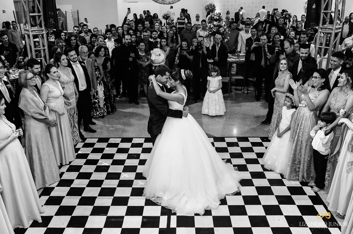 RHAYENNE E MATHEUS, NOIVA, MCDONALDS, SALVATORE CABELEIREIROS, CAPUCHINHOS, LIZANDRO JUNIOR, PATOS DE MINAS, NOIVA PATOS, CASAMENTO, ENLACE MAISON