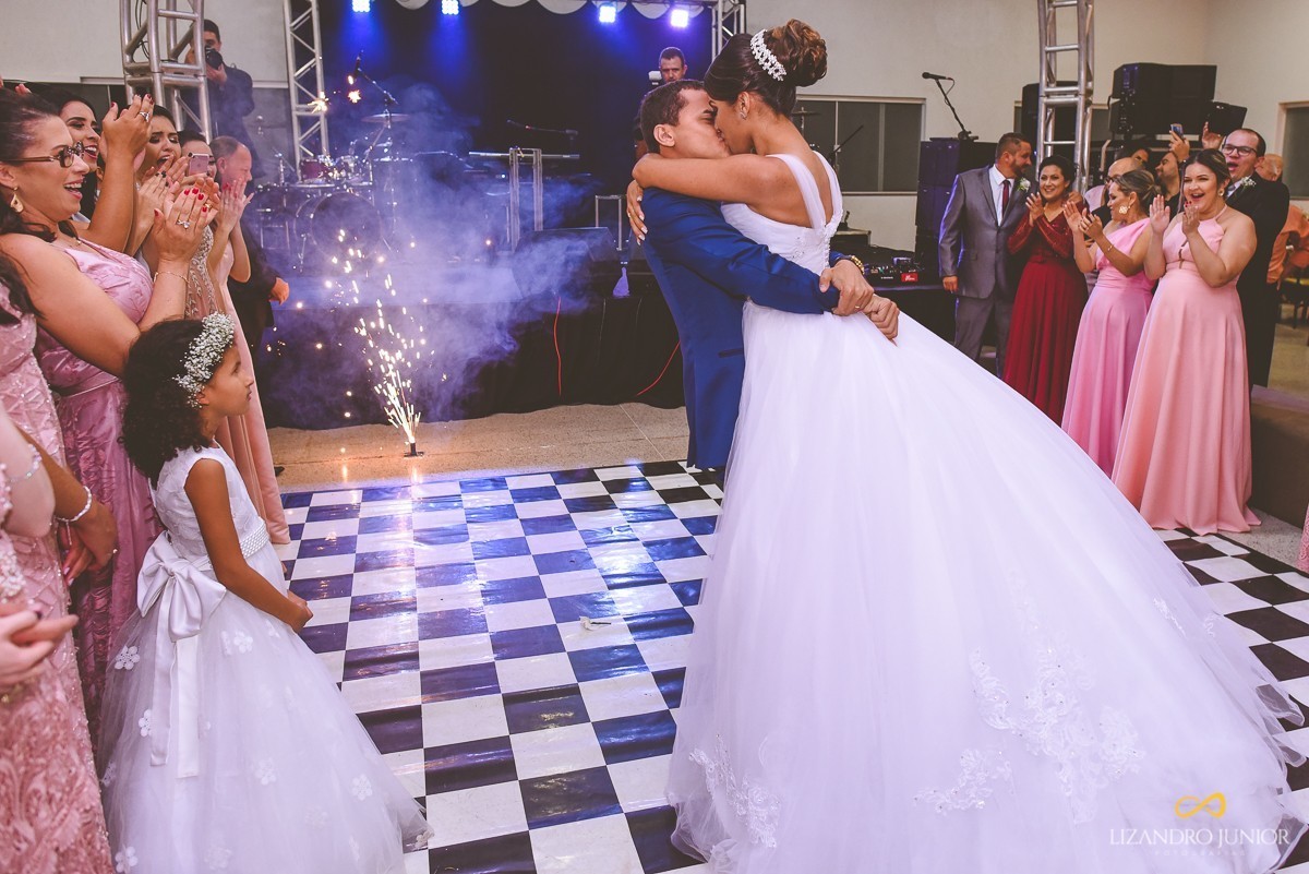 RHAYENNE E MATHEUS, NOIVA, MCDONALDS, SALVATORE CABELEIREIROS, CAPUCHINHOS, LIZANDRO JUNIOR, PATOS DE MINAS, NOIVA PATOS, CASAMENTO, ENLACE MAISON