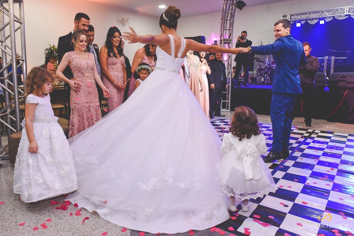 RHAYENNE E MATHEUS, NOIVA, MCDONALDS, SALVATORE CABELEIREIROS, CAPUCHINHOS, LIZANDRO JUNIOR, PATOS DE MINAS, NOIVA PATOS, CASAMENTO, ENLACE MAISON