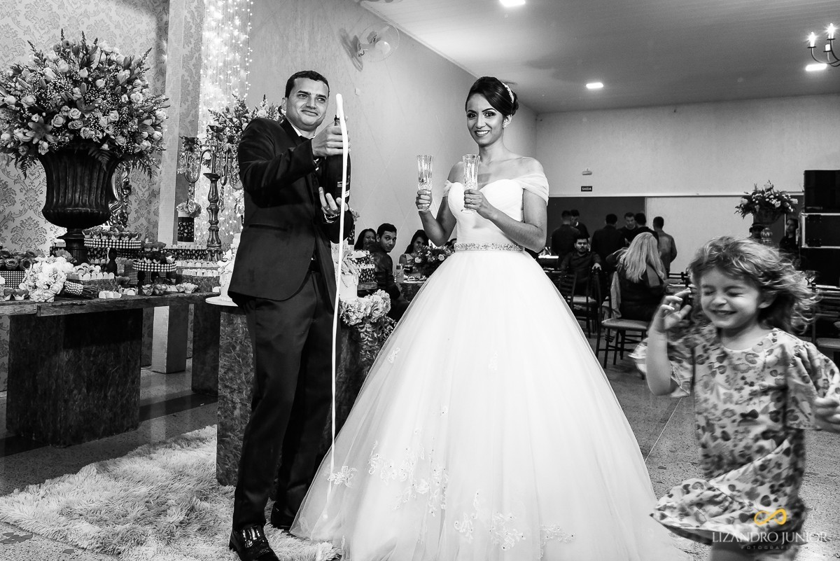 RHAYENNE E MATHEUS, NOIVA, MCDONALDS, SALVATORE CABELEIREIROS, CAPUCHINHOS, LIZANDRO JUNIOR, PATOS DE MINAS, NOIVA PATOS, CASAMENTO, ENLACE MAISON