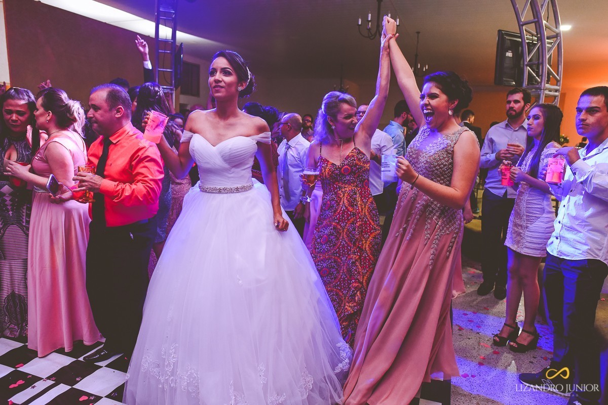 RHAYENNE E MATHEUS, NOIVA, MCDONALDS, SALVATORE CABELEIREIROS, CAPUCHINHOS, LIZANDRO JUNIOR, PATOS DE MINAS, NOIVA PATOS, CASAMENTO, ENLACE MAISON