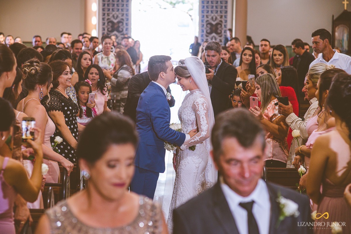 CASAMENTO, ALYNE E VINICIUS, PATOS DE MINAS, FOTOGRAFO DE CASAMENTO, OLD ROCK BARBER, CAPUCHINHOS, FUSCA, CARRO ANTIGO, LIZANDRO JUNIOR