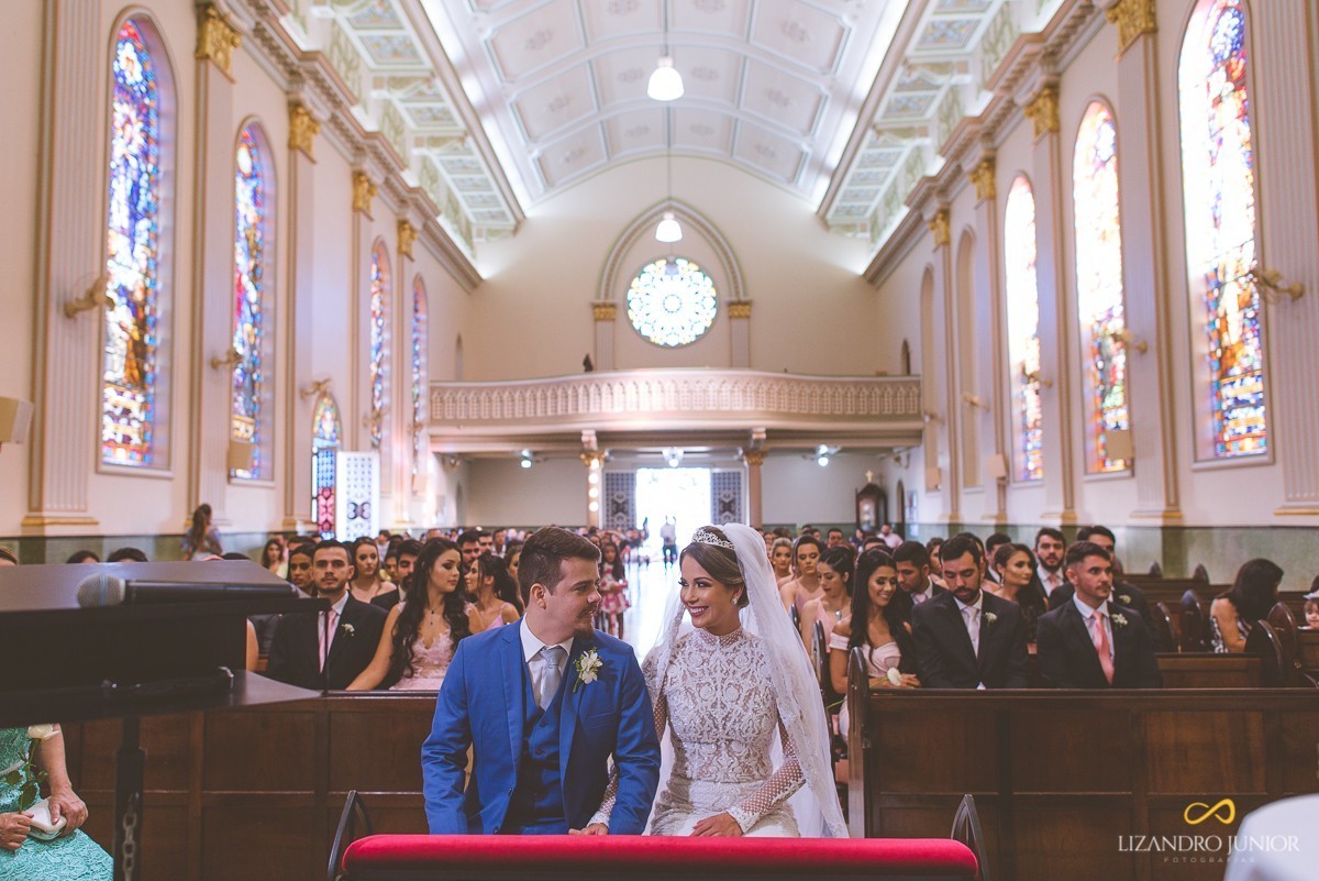 CASAMENTO, ALYNE E VINICIUS, PATOS DE MINAS, FOTOGRAFO DE CASAMENTO, OLD ROCK BARBER, CAPUCHINHOS, FUSCA, CARRO ANTIGO, LIZANDRO JUNIOR