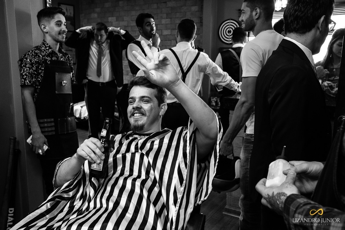 CASAMENTO, ALYNE E VINICIUS, PATOS DE MINAS, FOTOGRAFO DE CASAMENTO, OLD ROCK BARBER, CAPUCHINHOS, FUSCA, CARRO ANTIGO, LIZANDRO JUNIOR