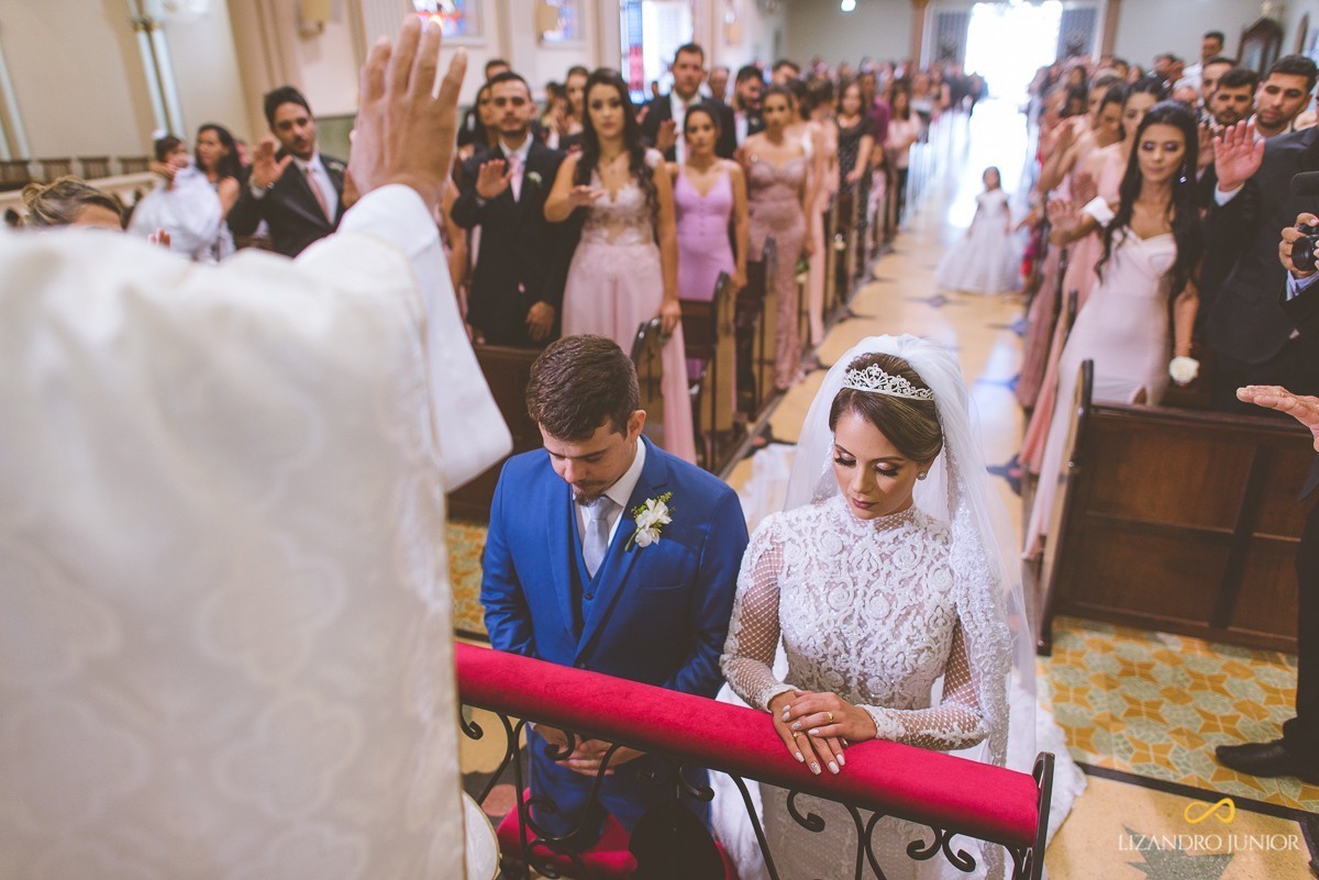 CASAMENTO, ALYNE E VINICIUS, PATOS DE MINAS, FOTOGRAFO DE CASAMENTO, OLD ROCK BARBER, CAPUCHINHOS, FUSCA, CARRO ANTIGO, LIZANDRO JUNIOR