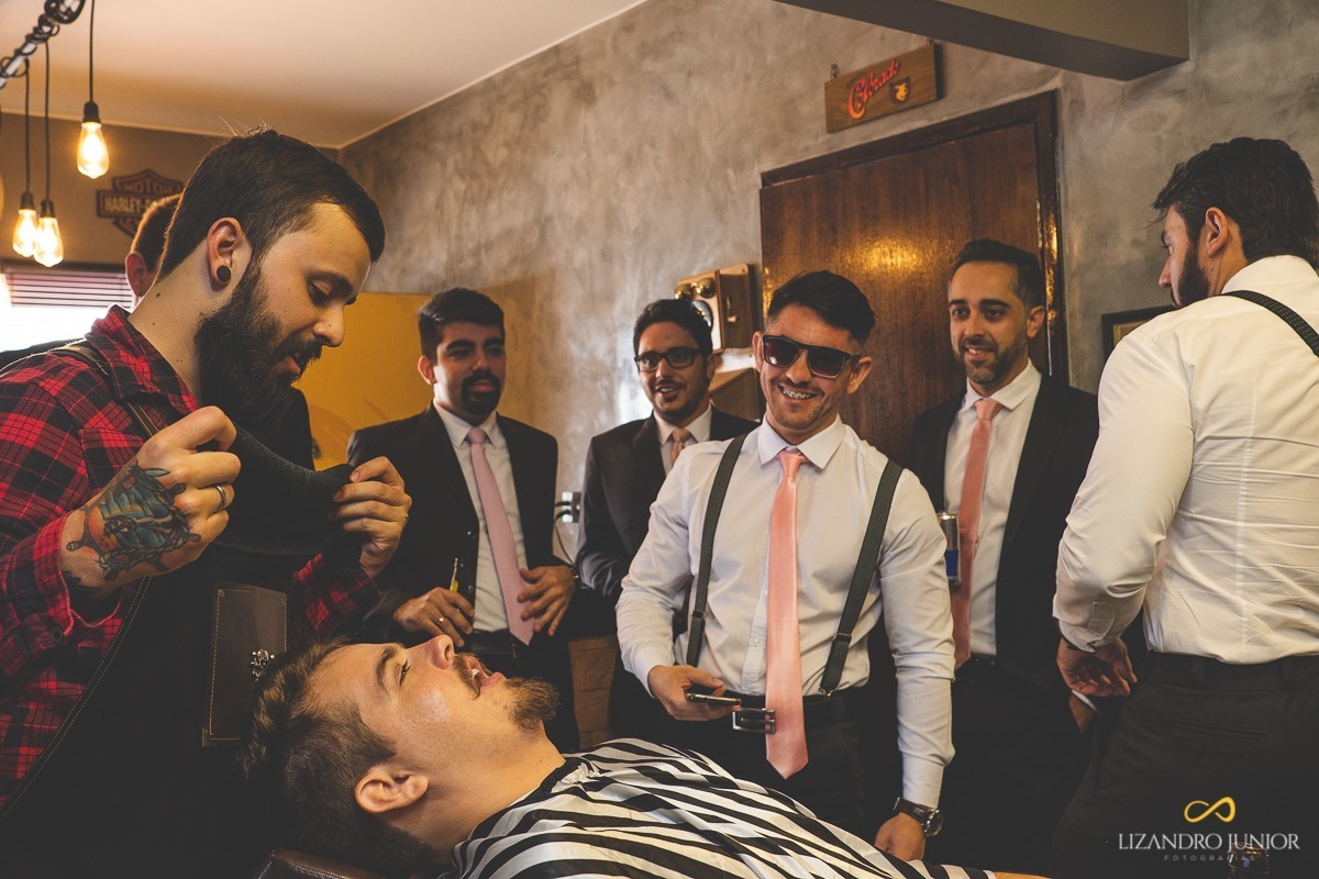 CASAMENTO, ALYNE E VINICIUS, PATOS DE MINAS, FOTOGRAFO DE CASAMENTO, OLD ROCK BARBER, CAPUCHINHOS, FUSCA, CARRO ANTIGO, LIZANDRO JUNIOR