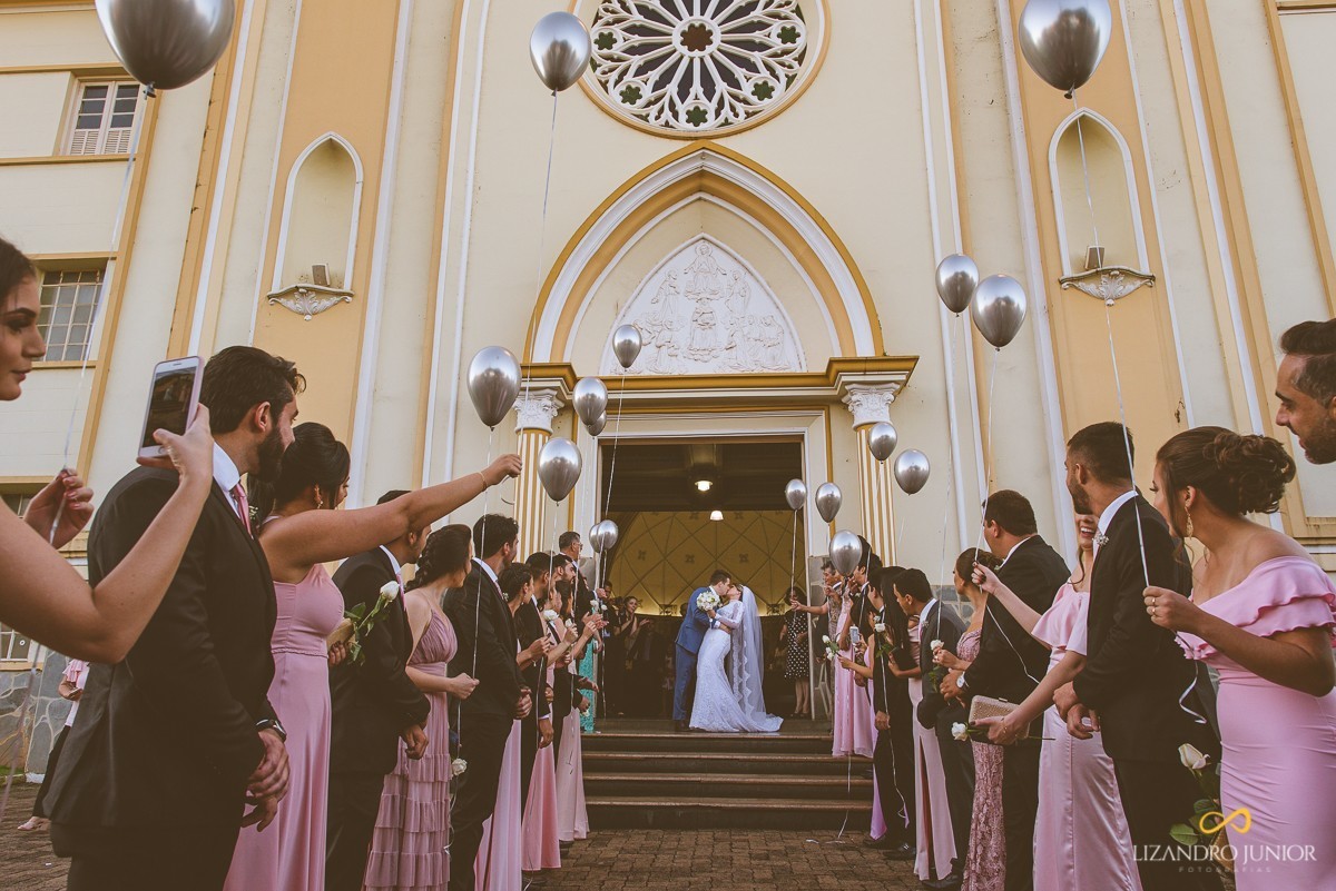 CASAMENTO, ALYNE E VINICIUS, PATOS DE MINAS, FOTOGRAFO DE CASAMENTO, OLD ROCK BARBER, CAPUCHINHOS, FUSCA, CARRO ANTIGO, LIZANDRO JUNIOR