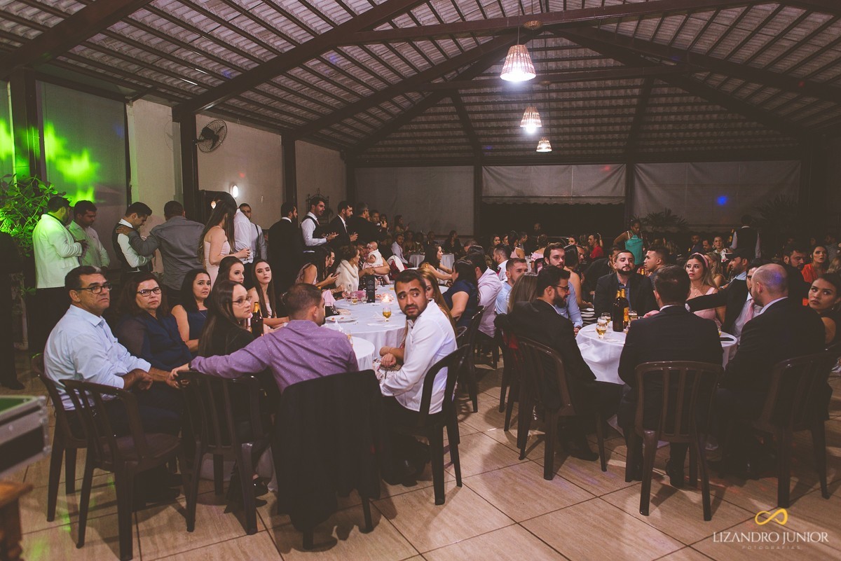 CASAMENTO, ALYNE E VINICIUS, PATOS DE MINAS, FOTOGRAFO DE CASAMENTO, OLD ROCK BARBER, CAPUCHINHOS, FUSCA, CARRO ANTIGO, LIZANDRO JUNIOR