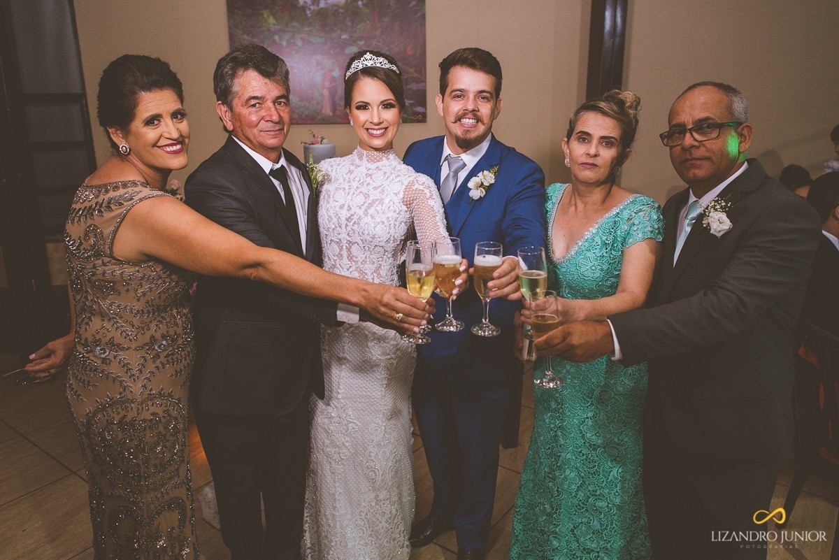 CASAMENTO, ALYNE E VINICIUS, PATOS DE MINAS, FOTOGRAFO DE CASAMENTO, OLD ROCK BARBER, CAPUCHINHOS, FUSCA, CARRO ANTIGO, LIZANDRO JUNIOR