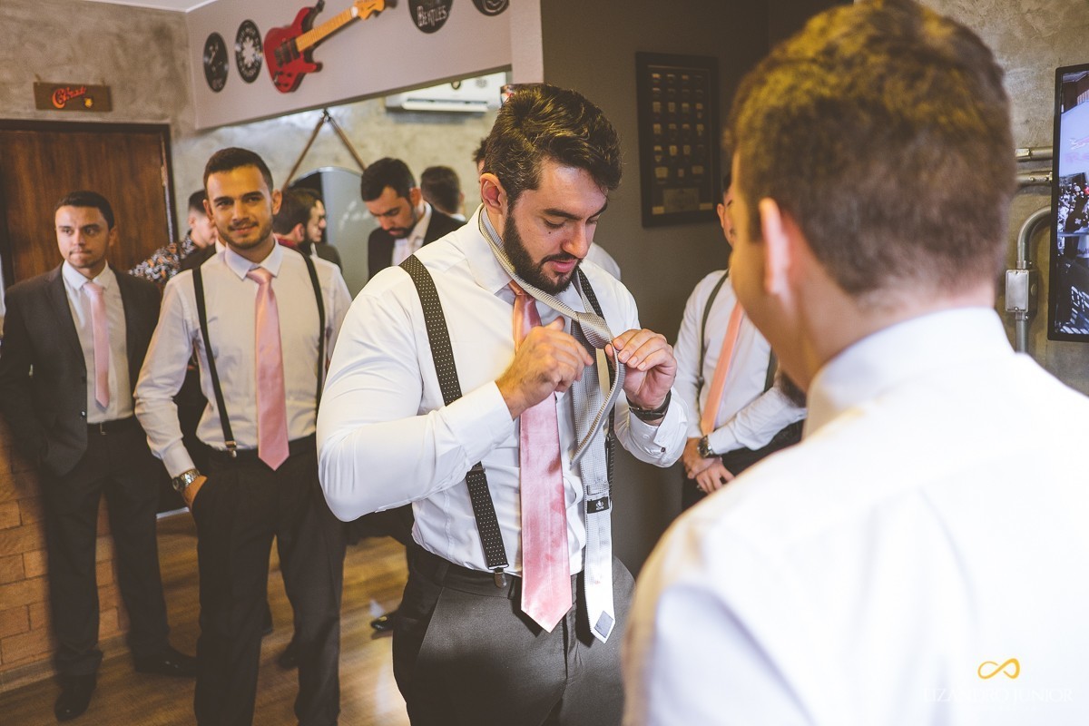 CASAMENTO, ALYNE E VINICIUS, PATOS DE MINAS, FOTOGRAFO DE CASAMENTO, OLD ROCK BARBER, CAPUCHINHOS, FUSCA, CARRO ANTIGO, LIZANDRO JUNIOR