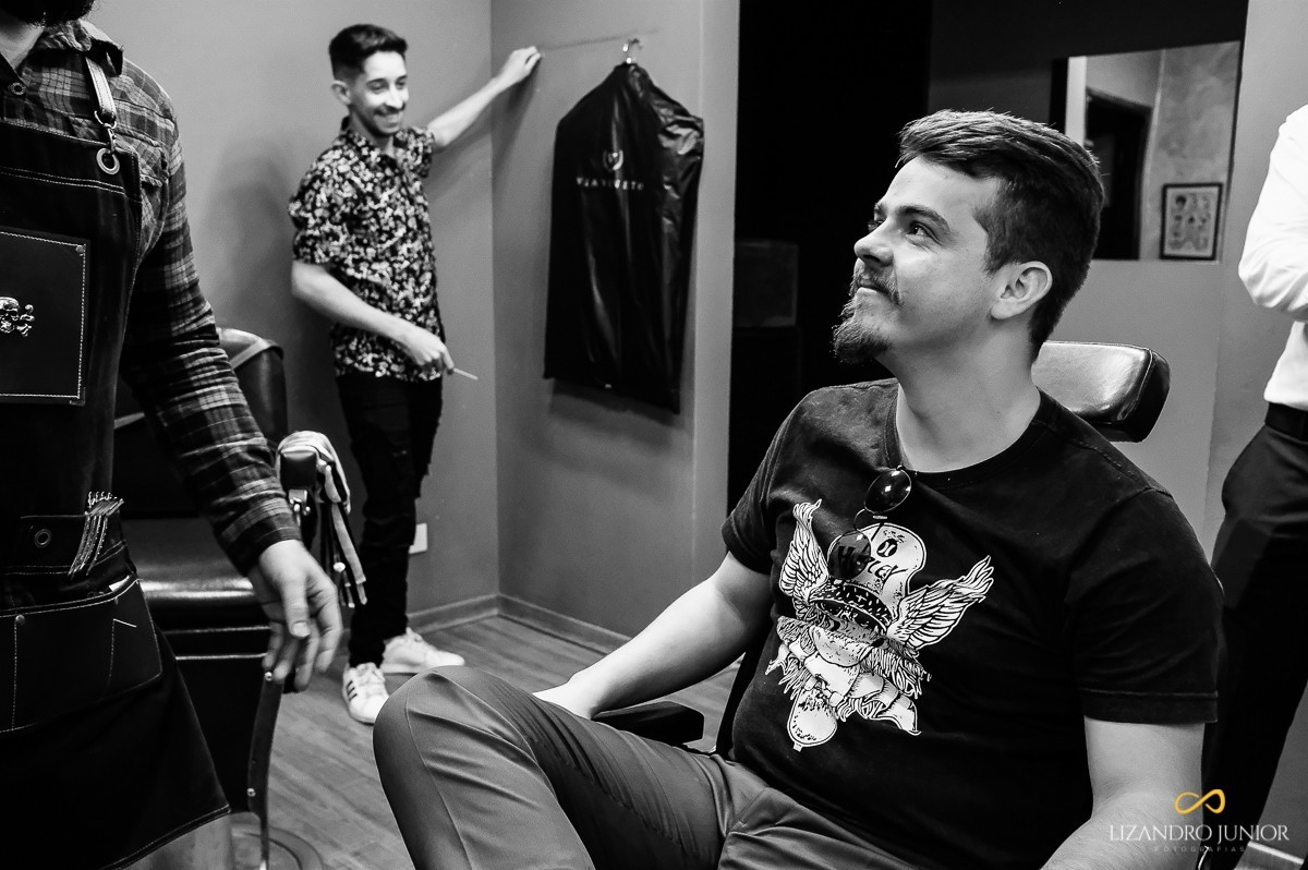 CASAMENTO, ALYNE E VINICIUS, PATOS DE MINAS, FOTOGRAFO DE CASAMENTO, OLD ROCK BARBER, CAPUCHINHOS, FUSCA, CARRO ANTIGO, LIZANDRO JUNIOR