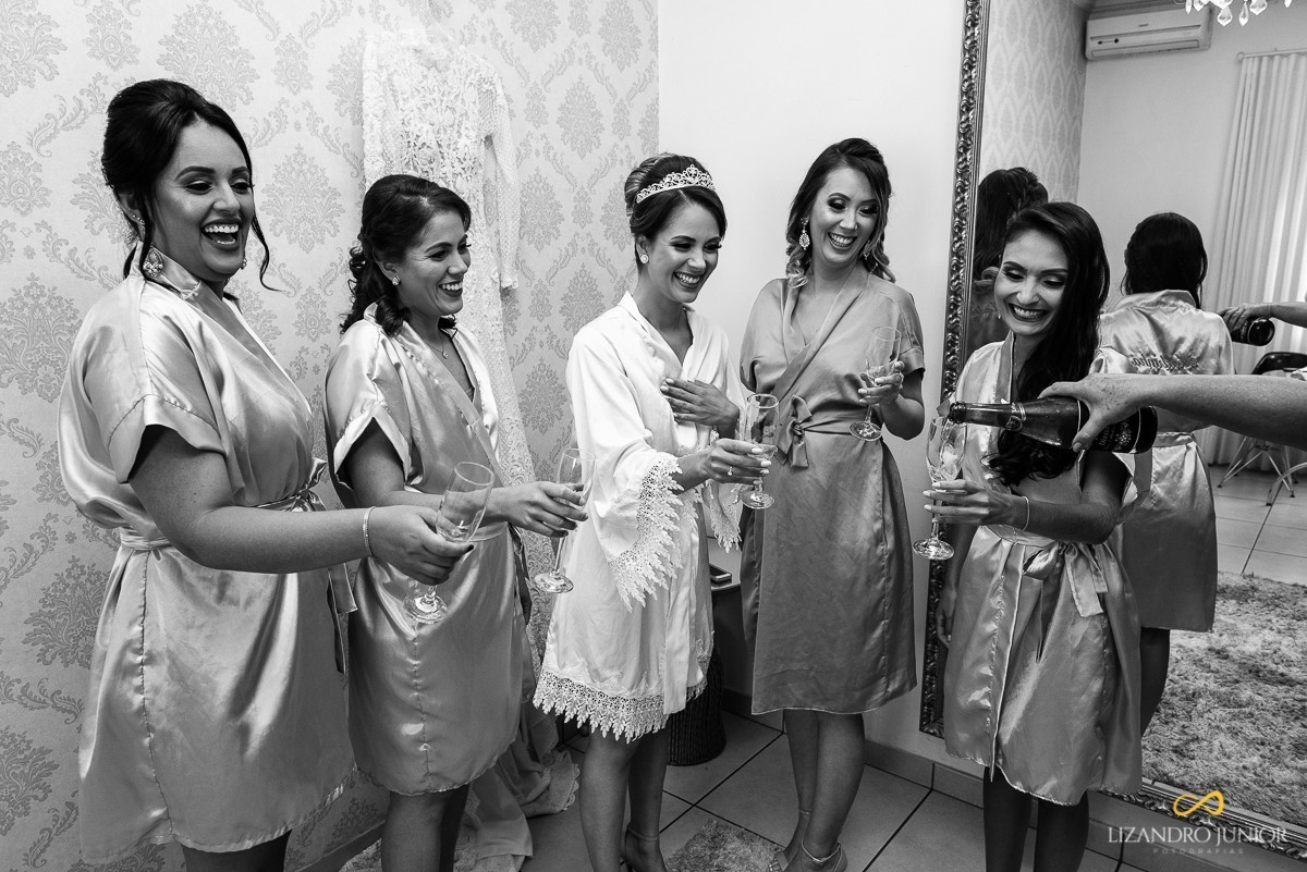 CASAMENTO, ALYNE E VINICIUS, PATOS DE MINAS, FOTOGRAFO DE CASAMENTO, OLD ROCK BARBER, CAPUCHINHOS, FUSCA, CARRO ANTIGO, LIZANDRO JUNIOR