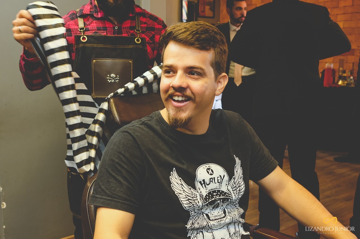 CASAMENTO, ALYNE E VINICIUS, PATOS DE MINAS, FOTOGRAFO DE CASAMENTO, OLD ROCK BARBER, CAPUCHINHOS, FUSCA, CARRO ANTIGO, LIZANDRO JUNIOR