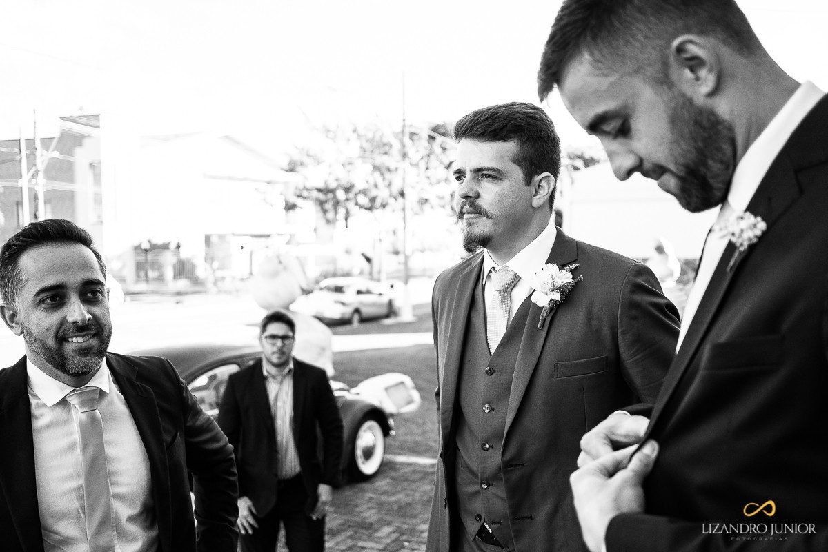 CASAMENTO, ALYNE E VINICIUS, PATOS DE MINAS, FOTOGRAFO DE CASAMENTO, OLD ROCK BARBER, CAPUCHINHOS, FUSCA, CARRO ANTIGO, LIZANDRO JUNIOR