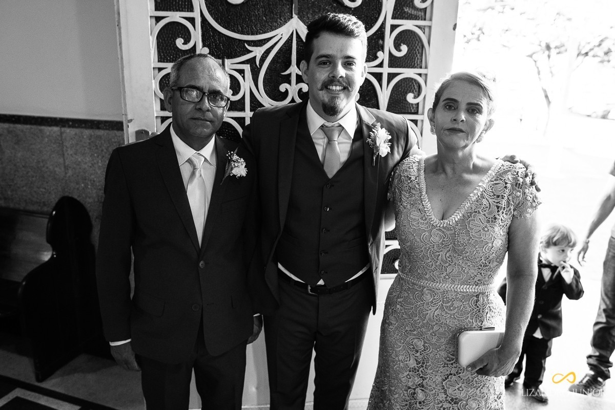 CASAMENTO, ALYNE E VINICIUS, PATOS DE MINAS, FOTOGRAFO DE CASAMENTO, OLD ROCK BARBER, CAPUCHINHOS, FUSCA, CARRO ANTIGO, LIZANDRO JUNIOR