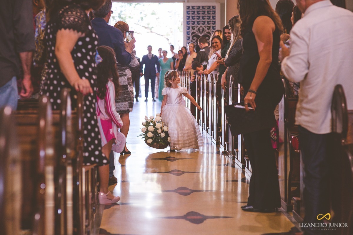 CASAMENTO, ALYNE E VINICIUS, PATOS DE MINAS, FOTOGRAFO DE CASAMENTO, OLD ROCK BARBER, CAPUCHINHOS, FUSCA, CARRO ANTIGO, LIZANDRO JUNIOR