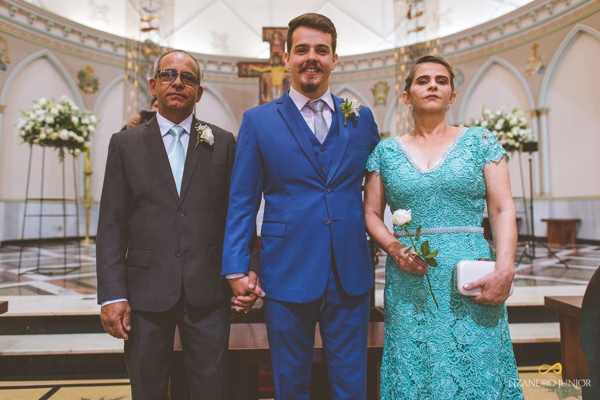 CASAMENTO, ALYNE E VINICIUS, PATOS DE MINAS, FOTOGRAFO DE CASAMENTO, OLD ROCK BARBER, CAPUCHINHOS, FUSCA, CARRO ANTIGO, LIZANDRO JUNIOR