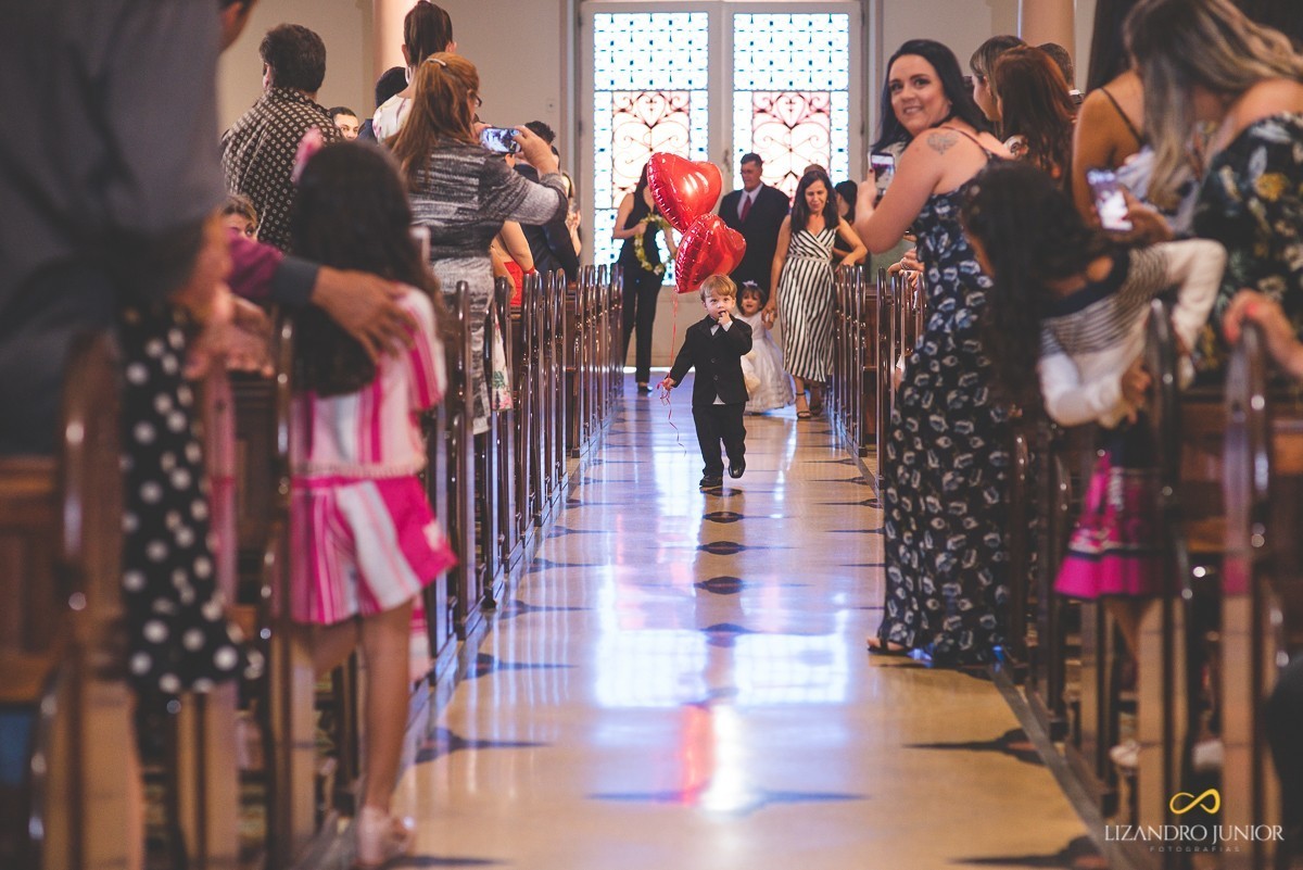 CASAMENTO, ALYNE E VINICIUS, PATOS DE MINAS, FOTOGRAFO DE CASAMENTO, OLD ROCK BARBER, CAPUCHINHOS, FUSCA, CARRO ANTIGO, LIZANDRO JUNIOR