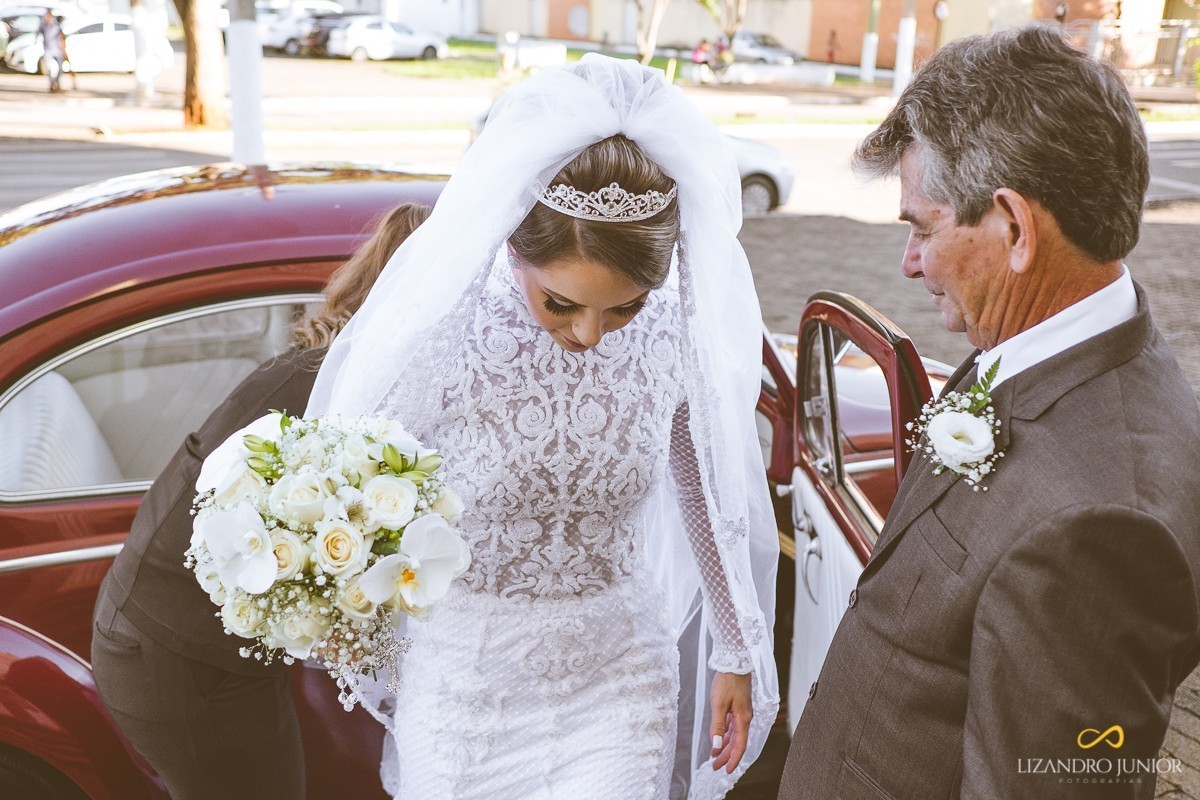 CASAMENTO, ALYNE E VINICIUS, PATOS DE MINAS, FOTOGRAFO DE CASAMENTO, OLD ROCK BARBER, CAPUCHINHOS, FUSCA, CARRO ANTIGO, LIZANDRO JUNIOR