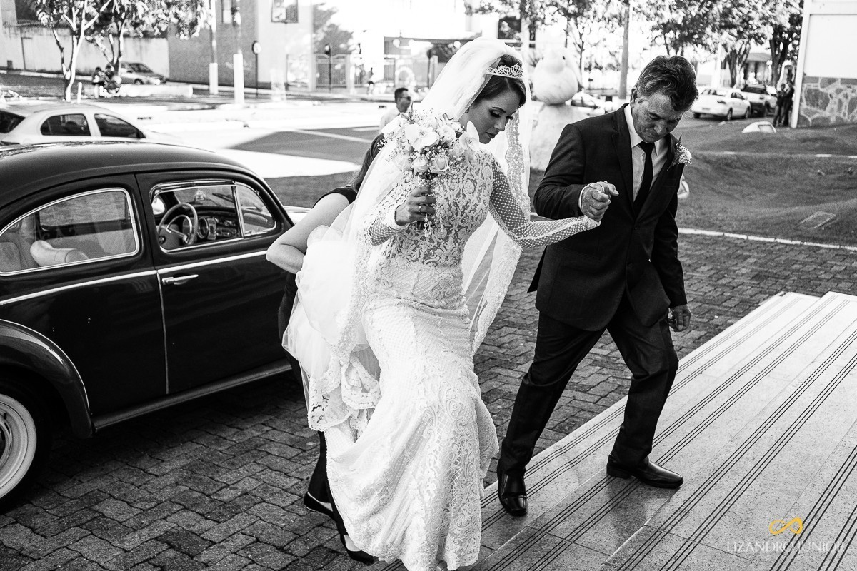 CASAMENTO, ALYNE E VINICIUS, PATOS DE MINAS, FOTOGRAFO DE CASAMENTO, OLD ROCK BARBER, CAPUCHINHOS, FUSCA, CARRO ANTIGO, LIZANDRO JUNIOR