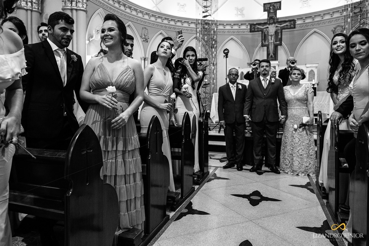CASAMENTO, ALYNE E VINICIUS, PATOS DE MINAS, FOTOGRAFO DE CASAMENTO, OLD ROCK BARBER, CAPUCHINHOS, FUSCA, CARRO ANTIGO, LIZANDRO JUNIOR