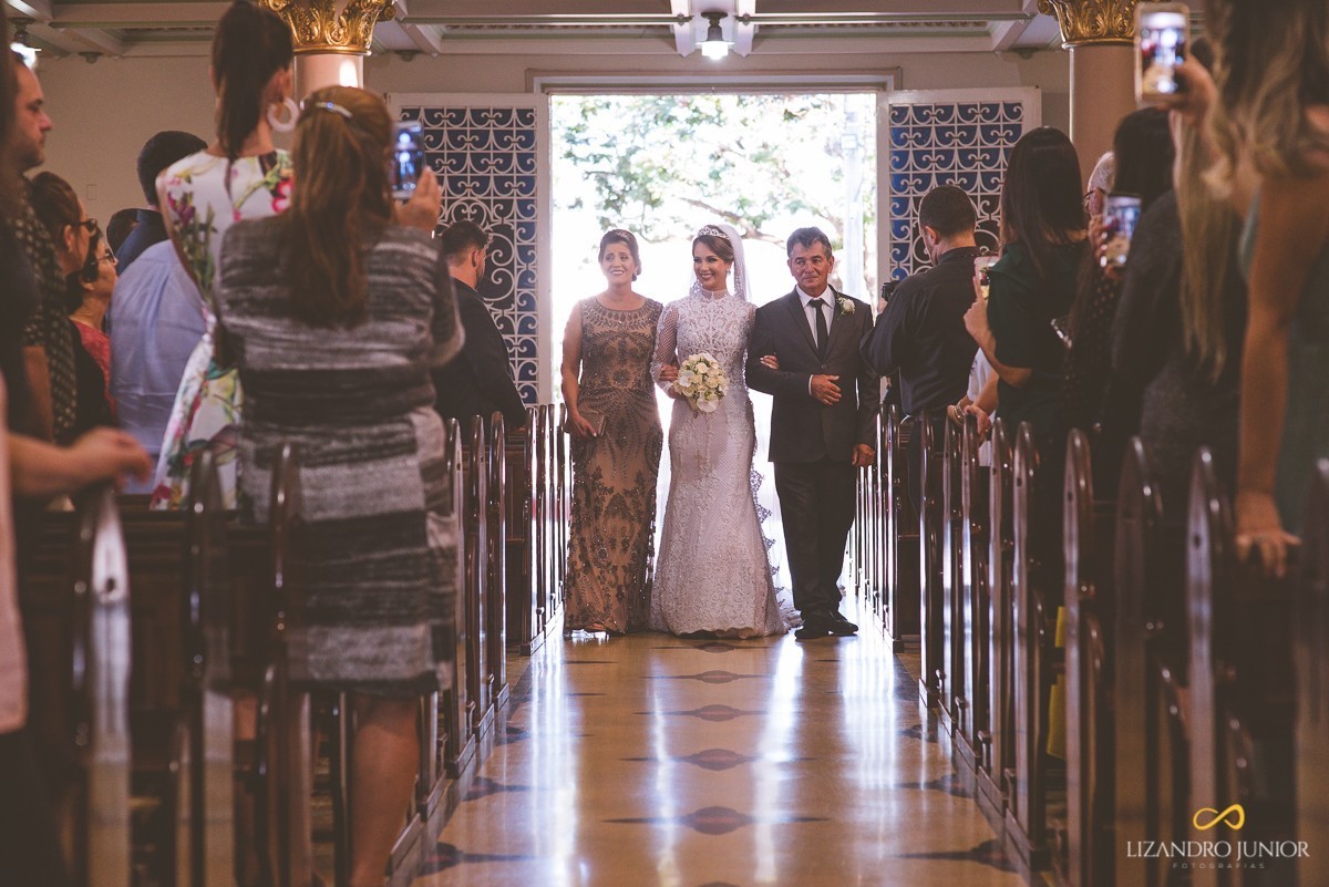 CASAMENTO, ALYNE E VINICIUS, PATOS DE MINAS, FOTOGRAFO DE CASAMENTO, OLD ROCK BARBER, CAPUCHINHOS, FUSCA, CARRO ANTIGO, LIZANDRO JUNIOR