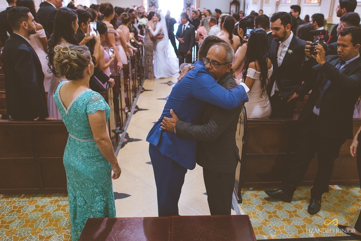 CASAMENTO, ALYNE E VINICIUS, PATOS DE MINAS, FOTOGRAFO DE CASAMENTO, OLD ROCK BARBER, CAPUCHINHOS, FUSCA, CARRO ANTIGO, LIZANDRO JUNIOR