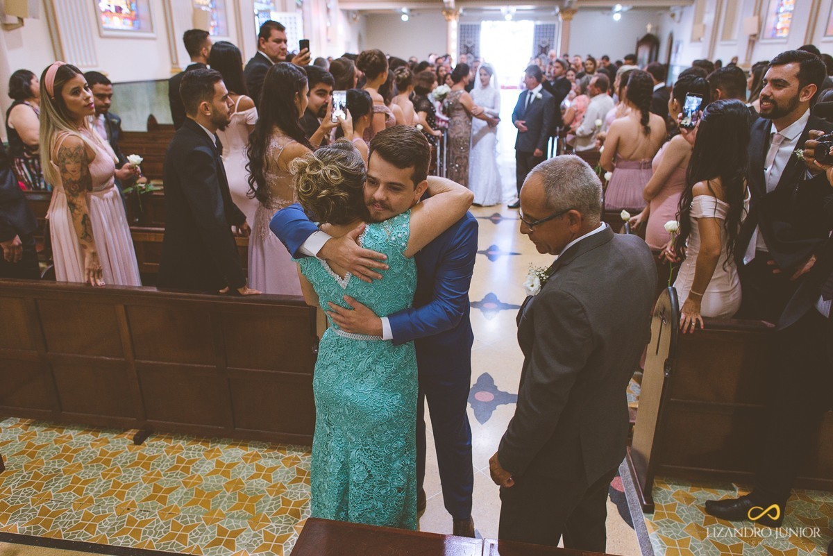 CASAMENTO, ALYNE E VINICIUS, PATOS DE MINAS, FOTOGRAFO DE CASAMENTO, OLD ROCK BARBER, CAPUCHINHOS, FUSCA, CARRO ANTIGO, LIZANDRO JUNIOR