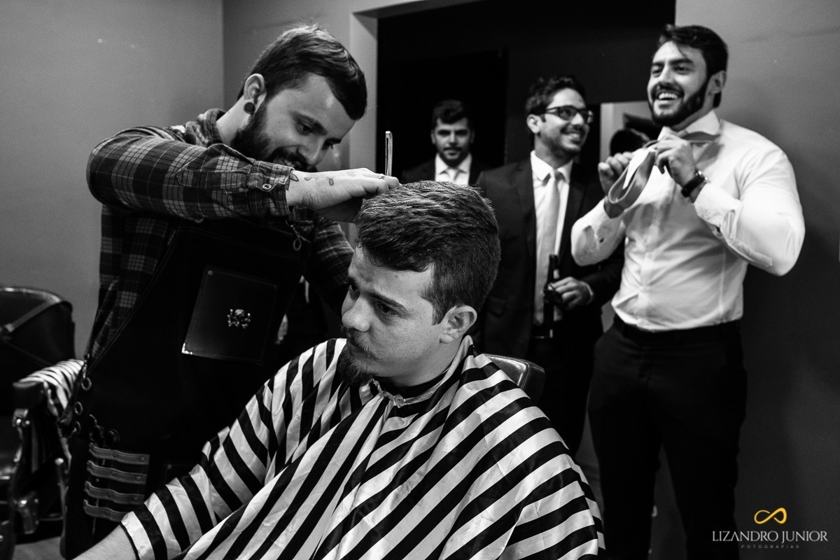 CASAMENTO, ALYNE E VINICIUS, PATOS DE MINAS, FOTOGRAFO DE CASAMENTO, OLD ROCK BARBER, CAPUCHINHOS, FUSCA, CARRO ANTIGO, LIZANDRO JUNIOR